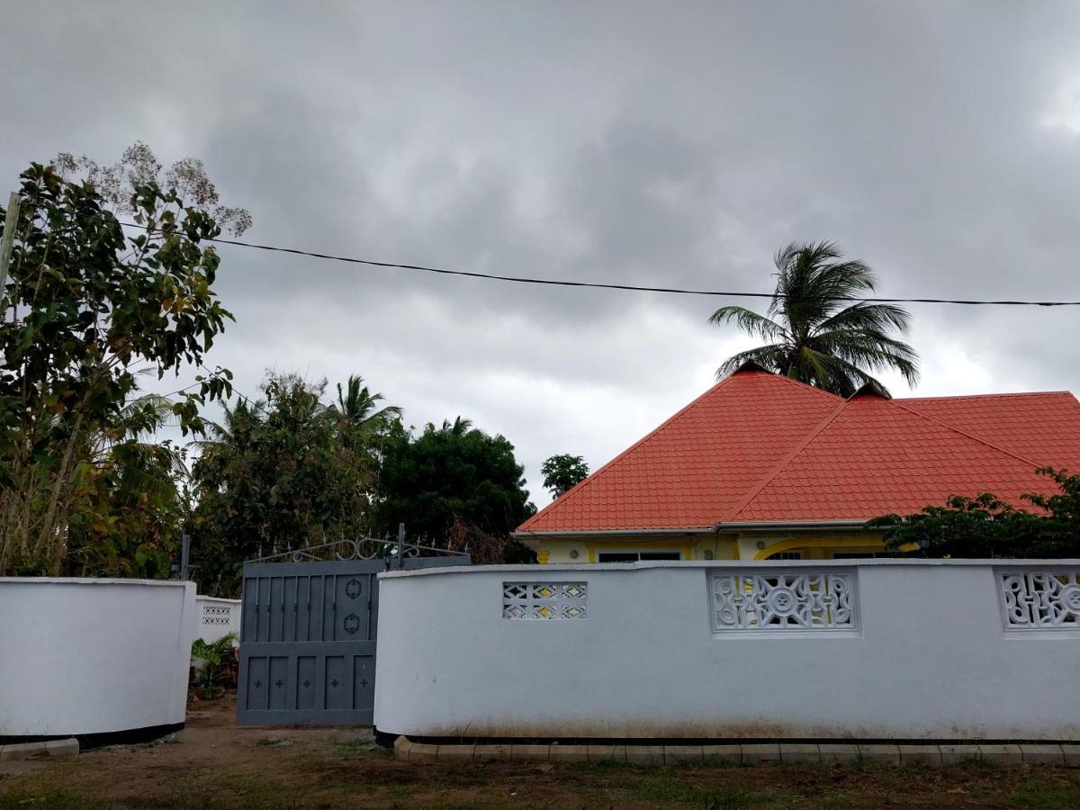 L&J Modern Backpackers Kigamboni Beach House Dar es Salaam Exterior foto