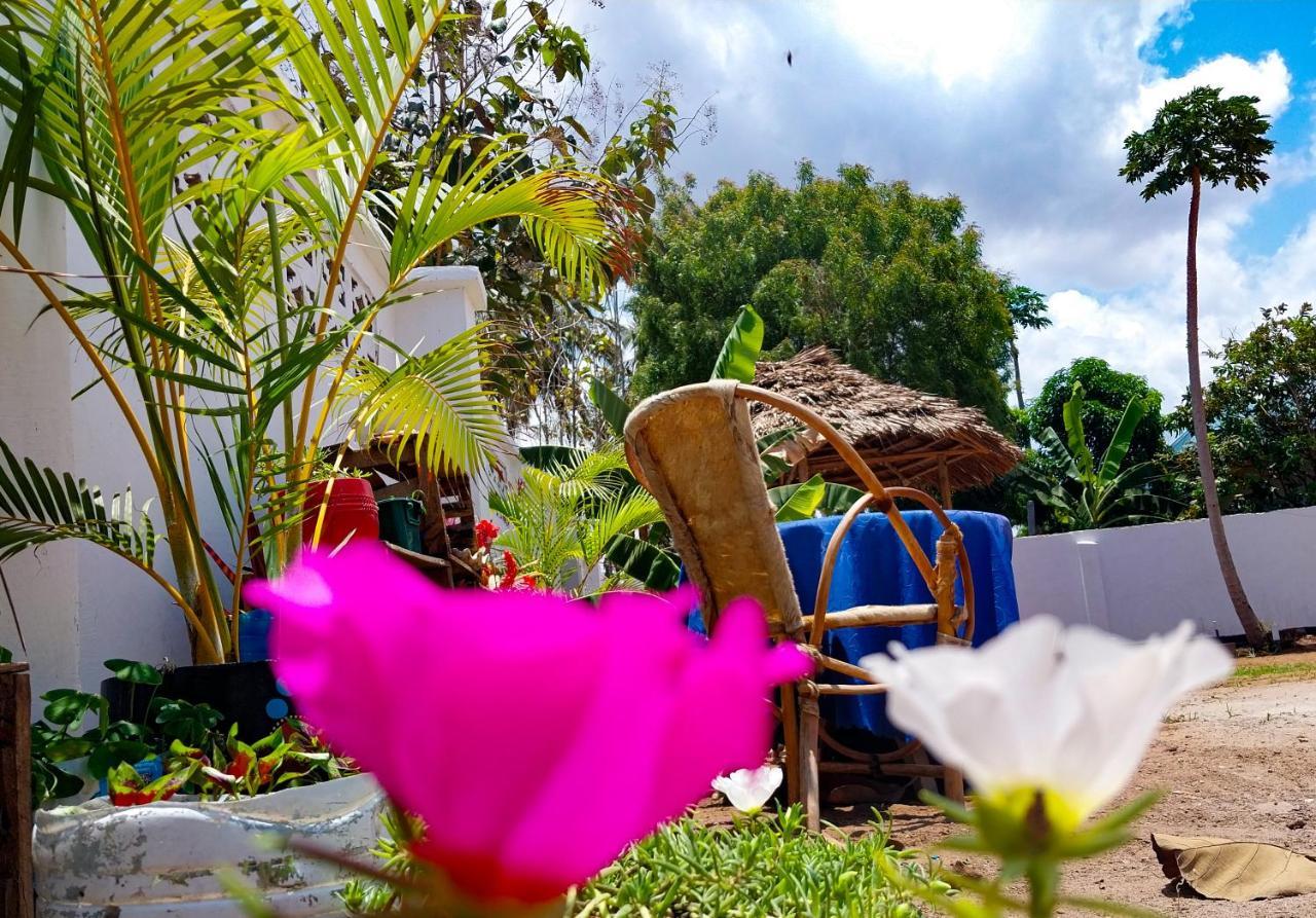 L&J Modern Backpackers Kigamboni Beach House Dar es Salaam Exterior foto